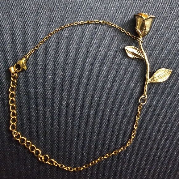 Jewelry - Elegant Rose Bracelet